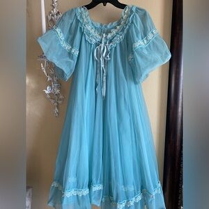 Vintage 2 piece peignoir nightgown